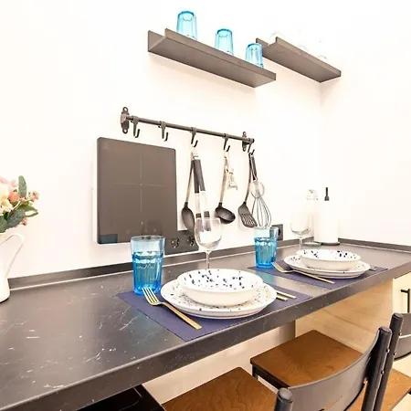 Apartamento Cute Modern Getaway In The Heart Of The *
