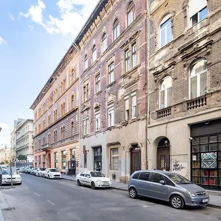 Cute Modern Getaway In The Heart Of The Apartamento Budapest