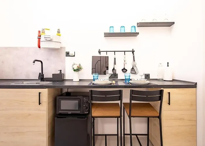 Cute Modern Getaway In The Heart Of The