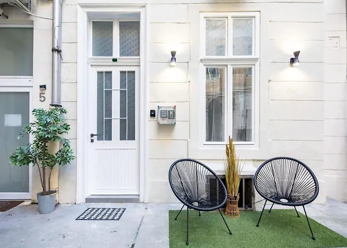 Cute Modern Getaway In The Heart Of The Daire *