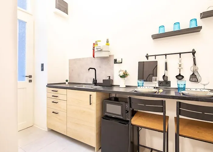 Daire Cute Modern Getaway In The Heart Of The *